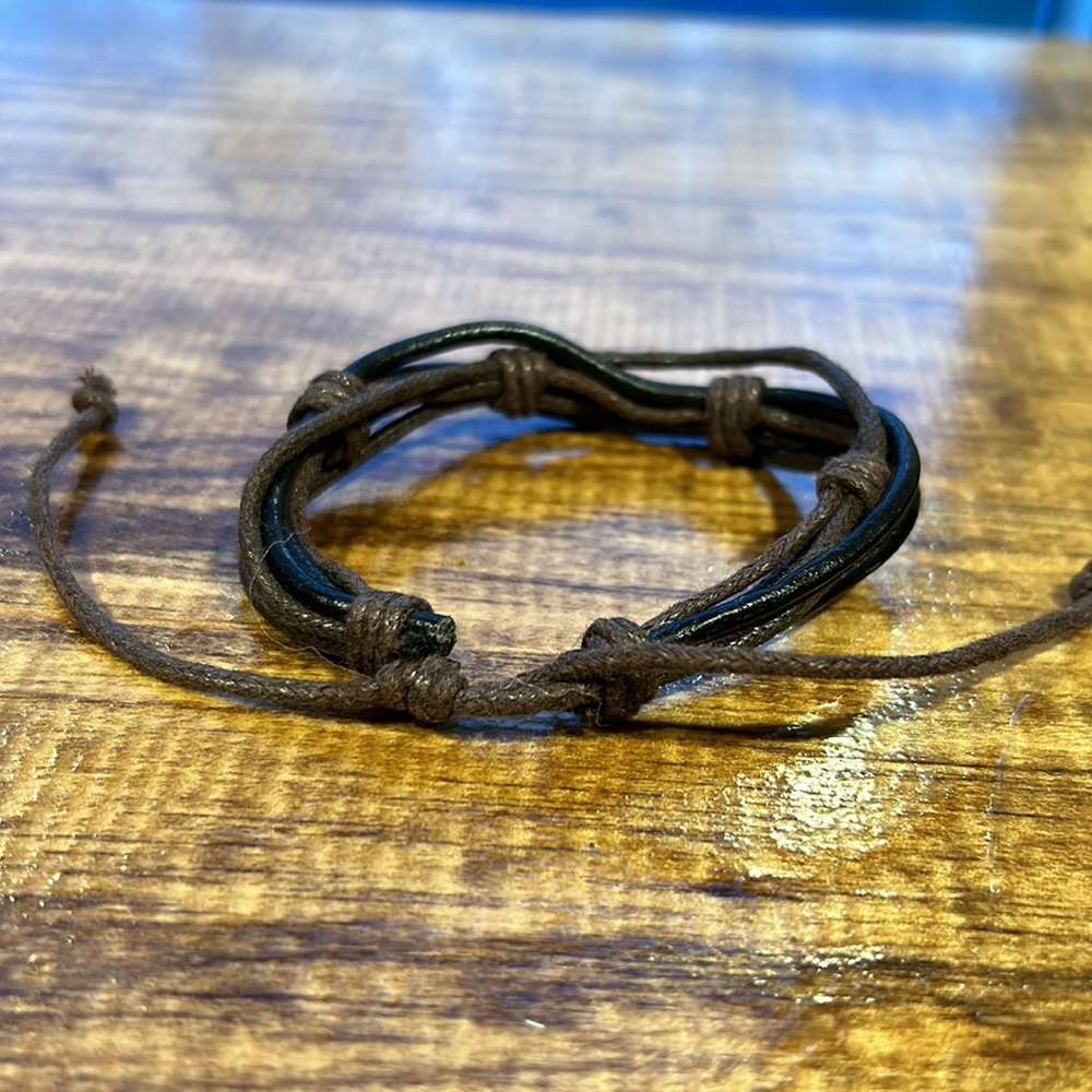 Leather bracelet - Picture 2 of 3